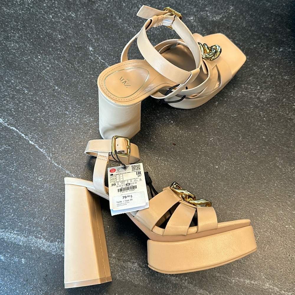 Chunky high heel sandals beige